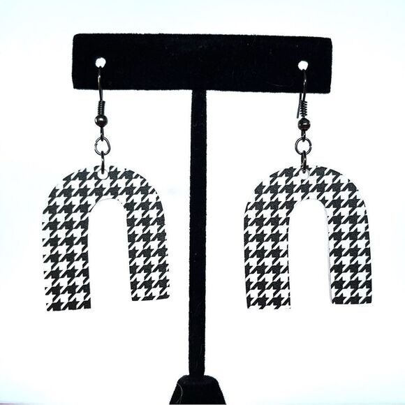 Acrylic handmade houndstooth earrings - Picture 1 of 2